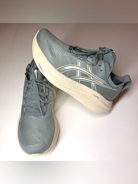 ASICS Women’s GEL-NIMBUS 27 Running Sneakers Size- 8.5